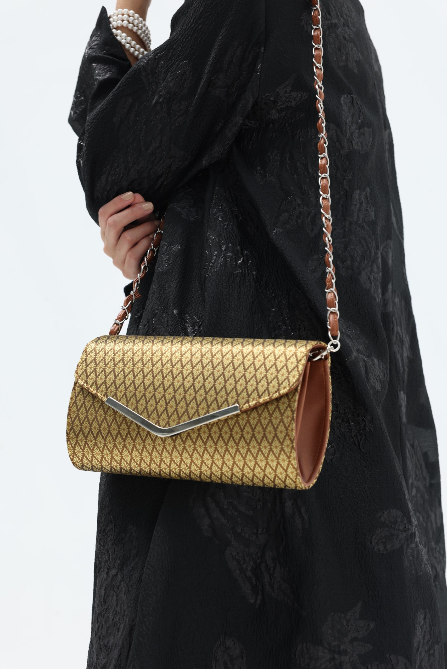 MAI POUCH CLUTCH