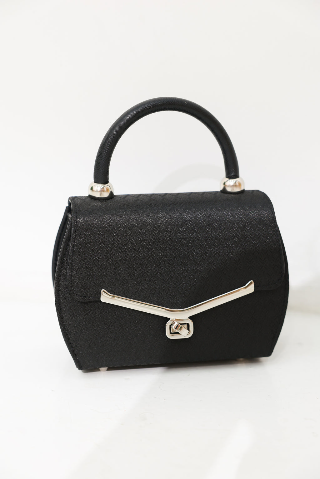Loy Krathong Wristlet Bag (Black)