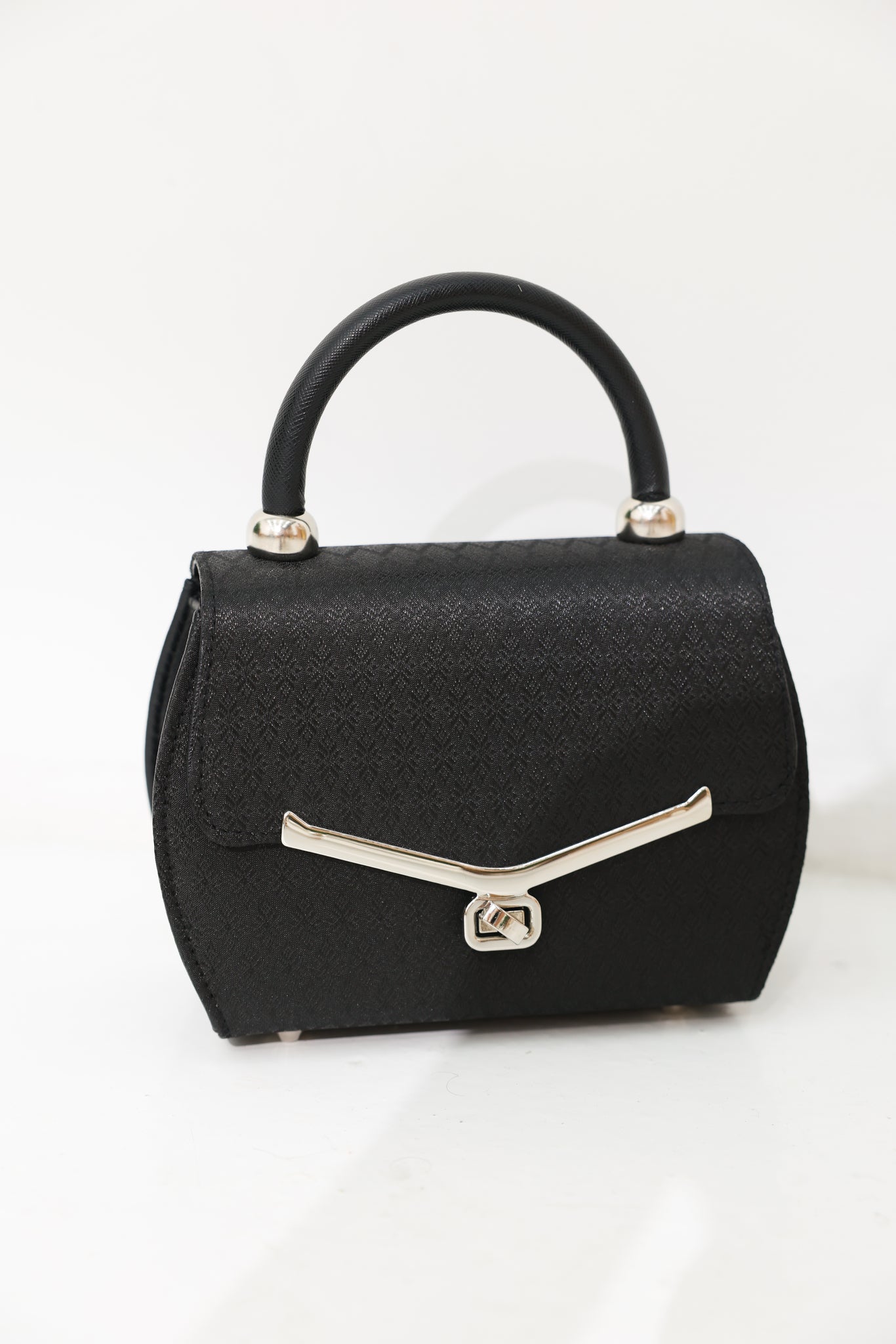 Loy Krathong Wristlet Bag (Black)