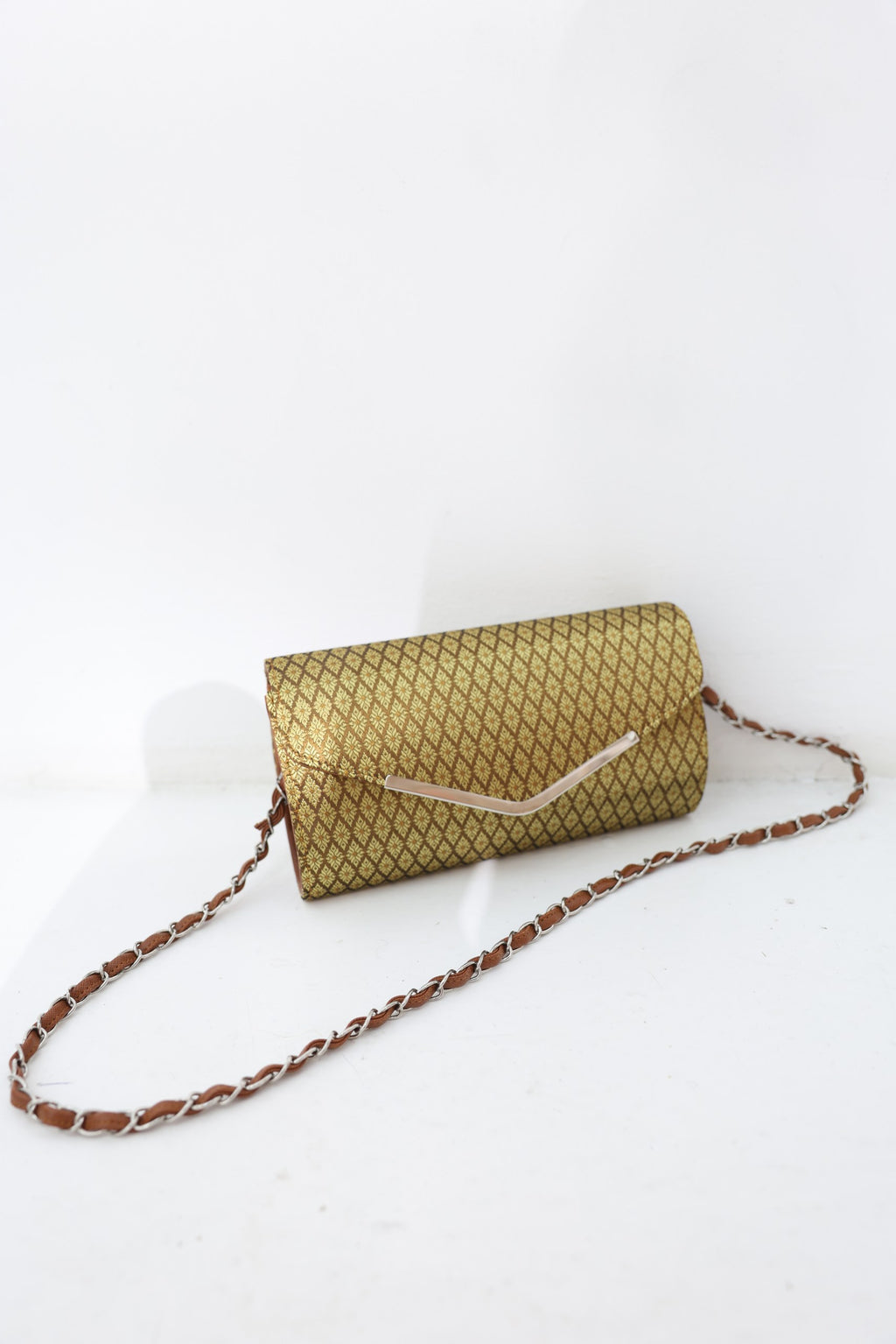 Mai Pouch Clutch (Gold)