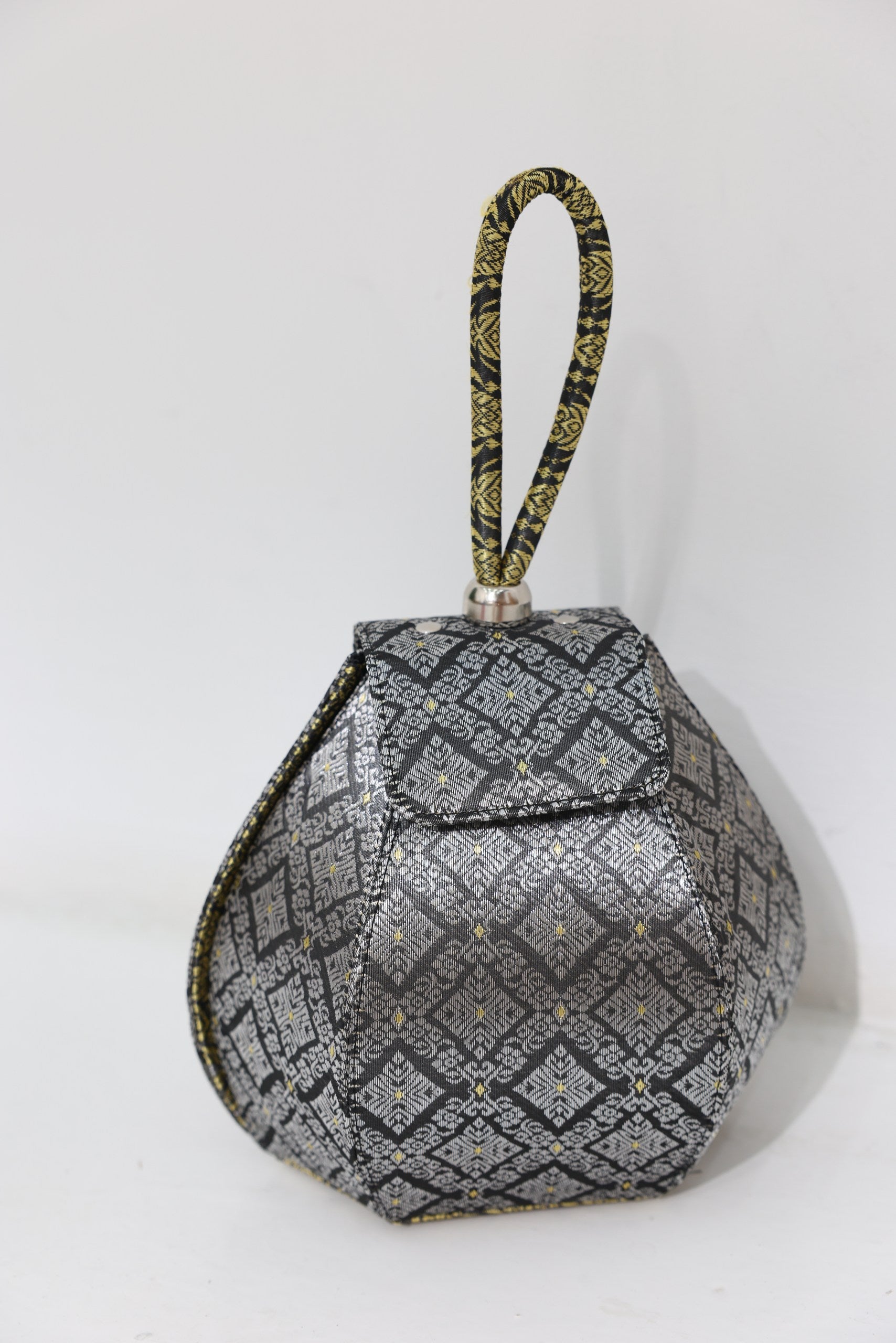 Chada Bucket Bag (Silver)