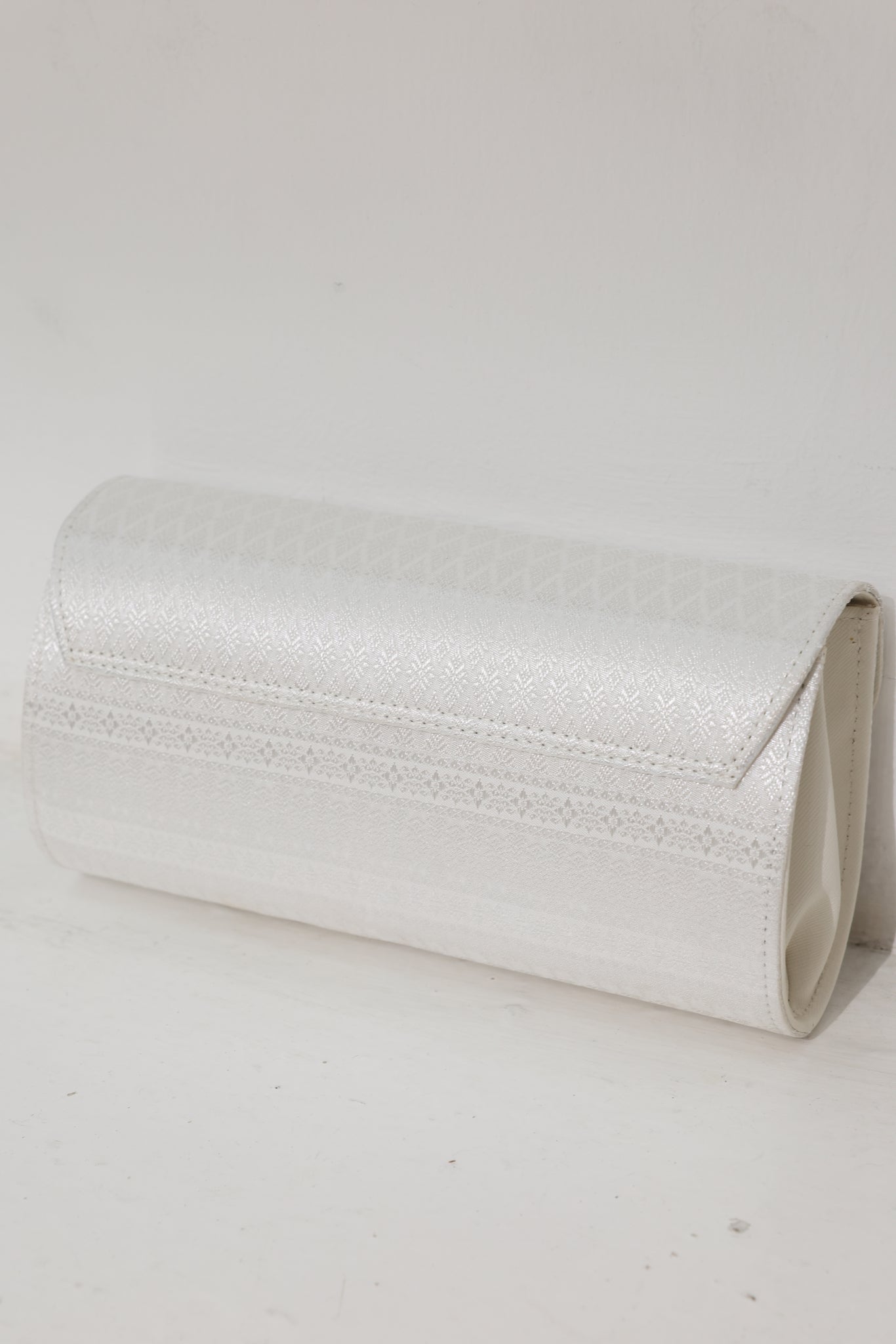 Mai Pouch Clutch (Platinum White)