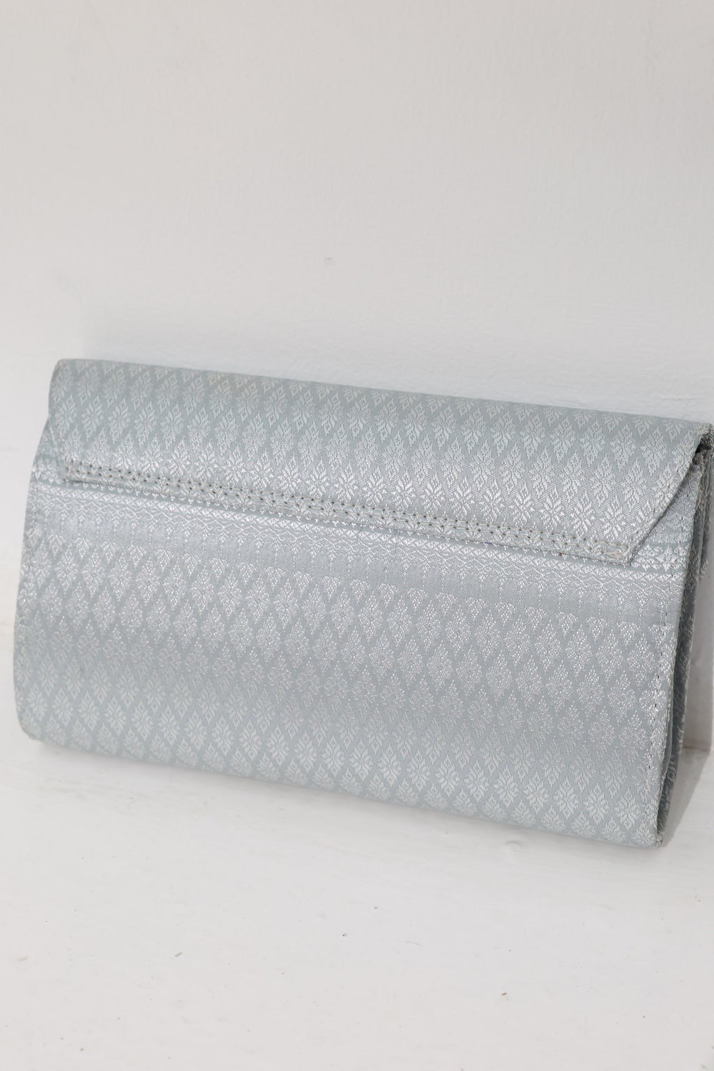 Mai Pouch Clutch (Silver)
