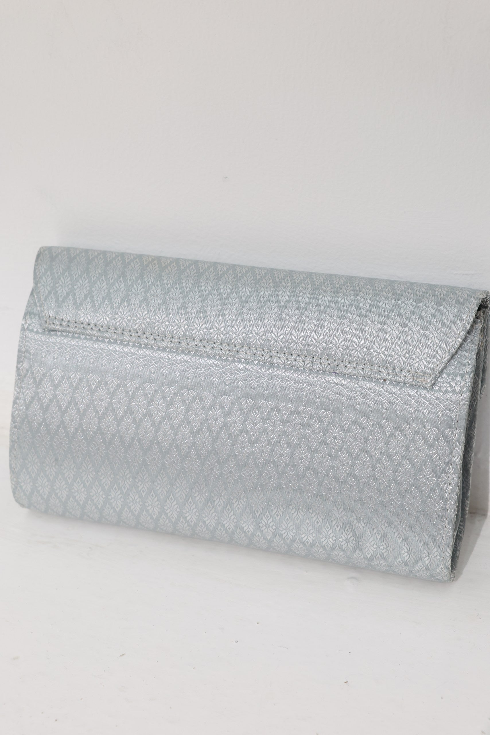 Mai Pouch Clutch (Silver)