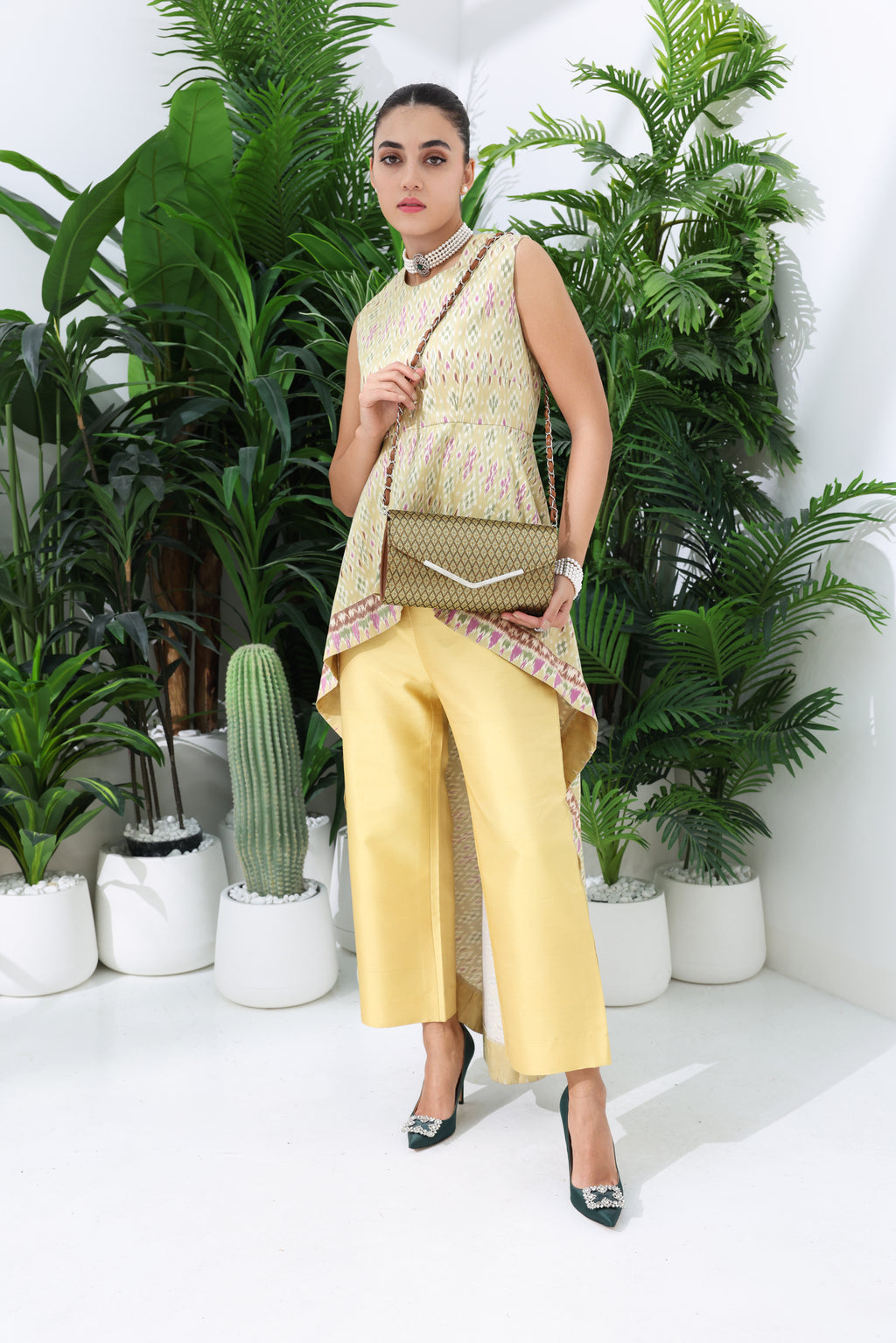 Mai Pouch Clutch (Gold)