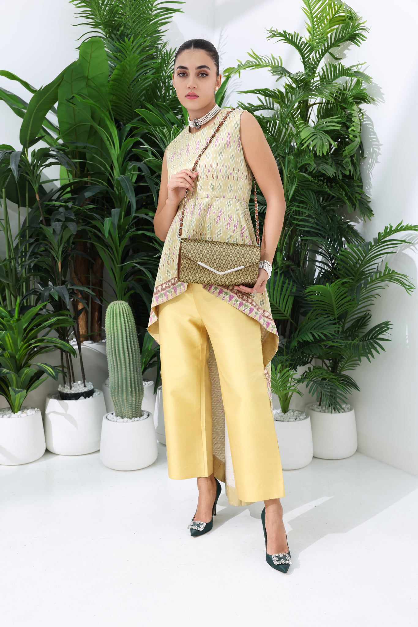 Mai Pouch Clutch (Gold)