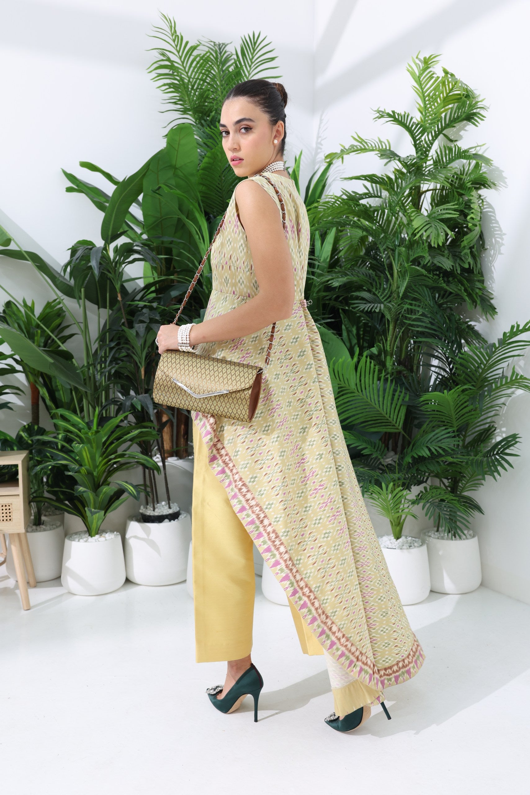 Mai Pouch Clutch (Gold)