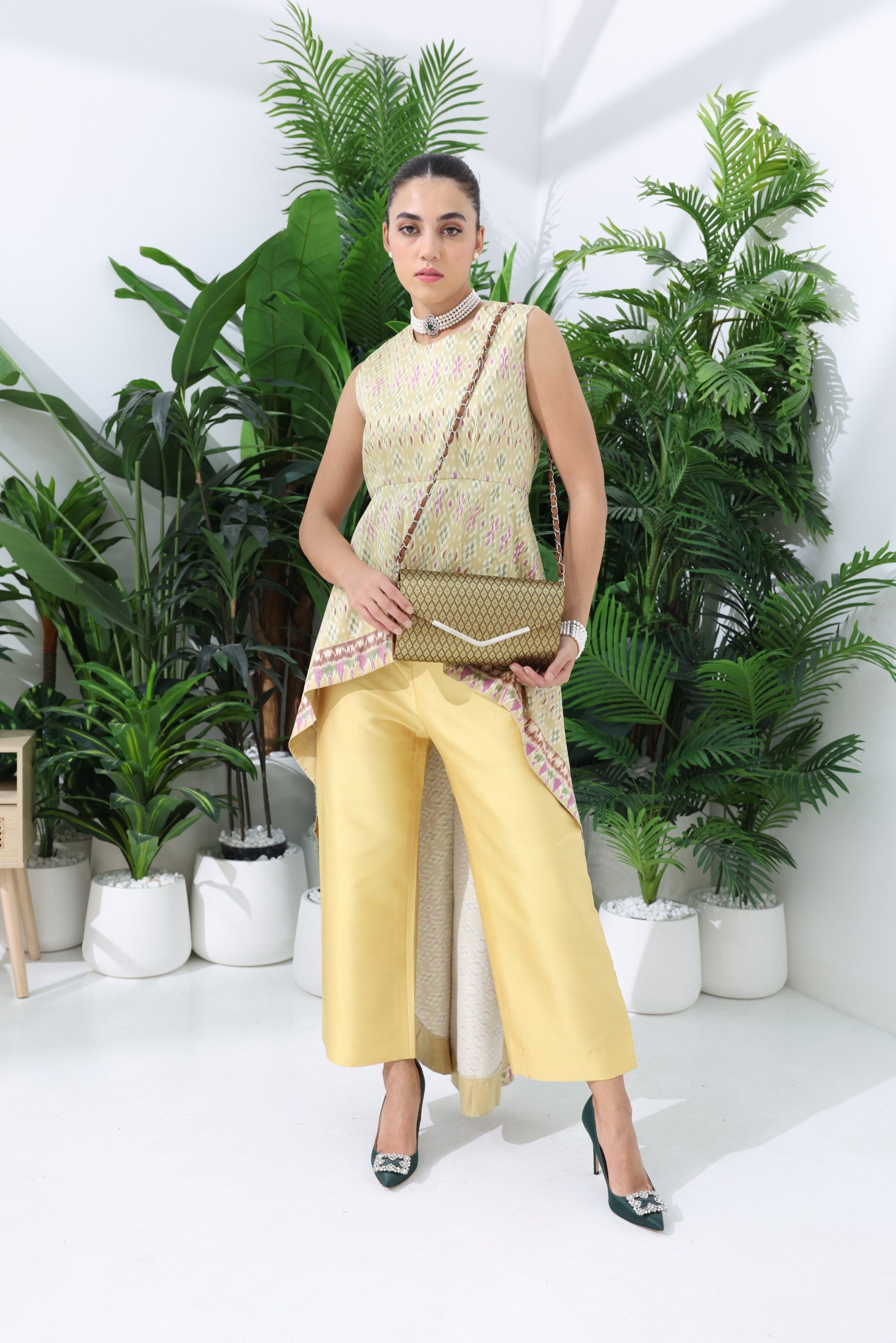 Mai Pouch Clutch (Gold)