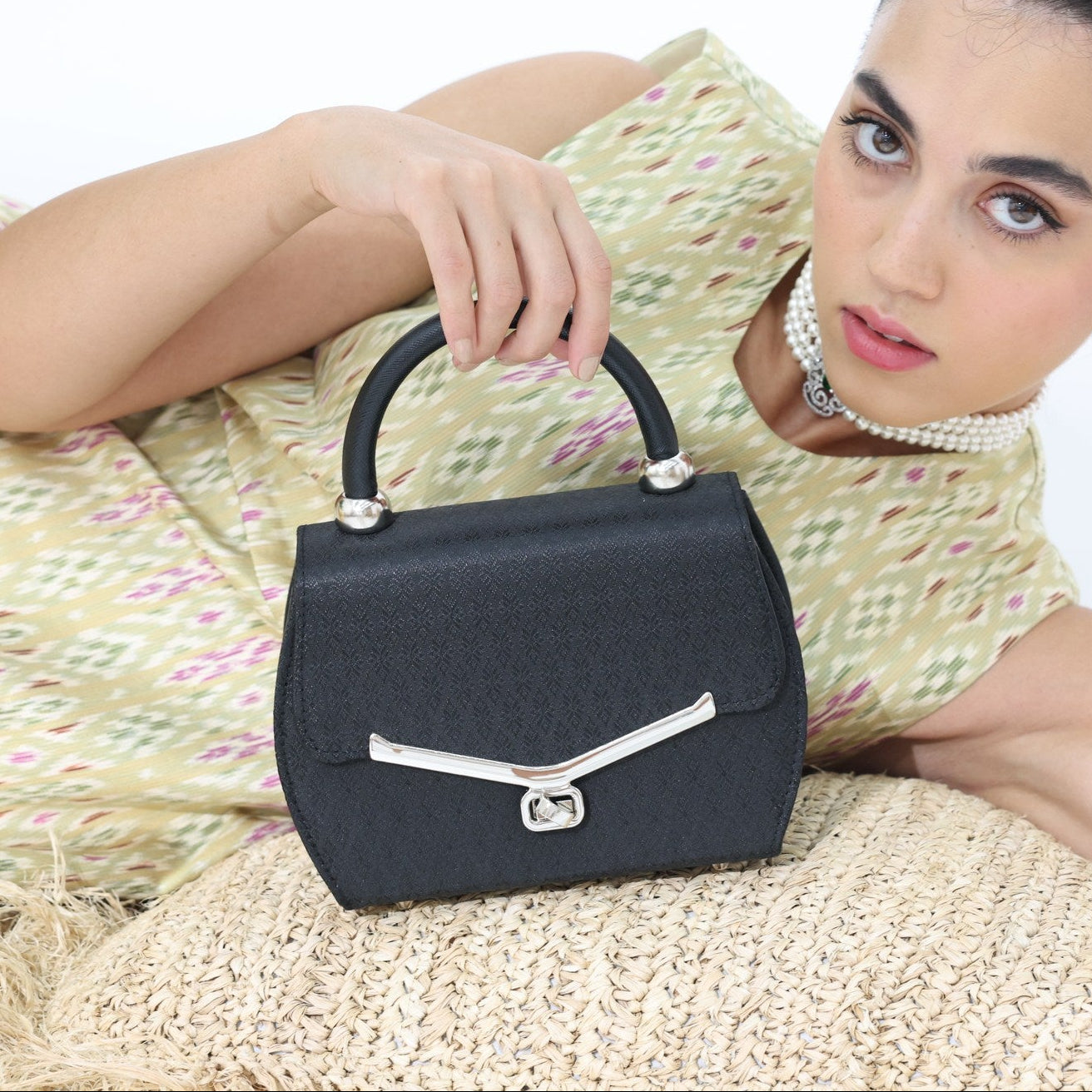 Loy Krathong Wristlet Bag (Black) Set