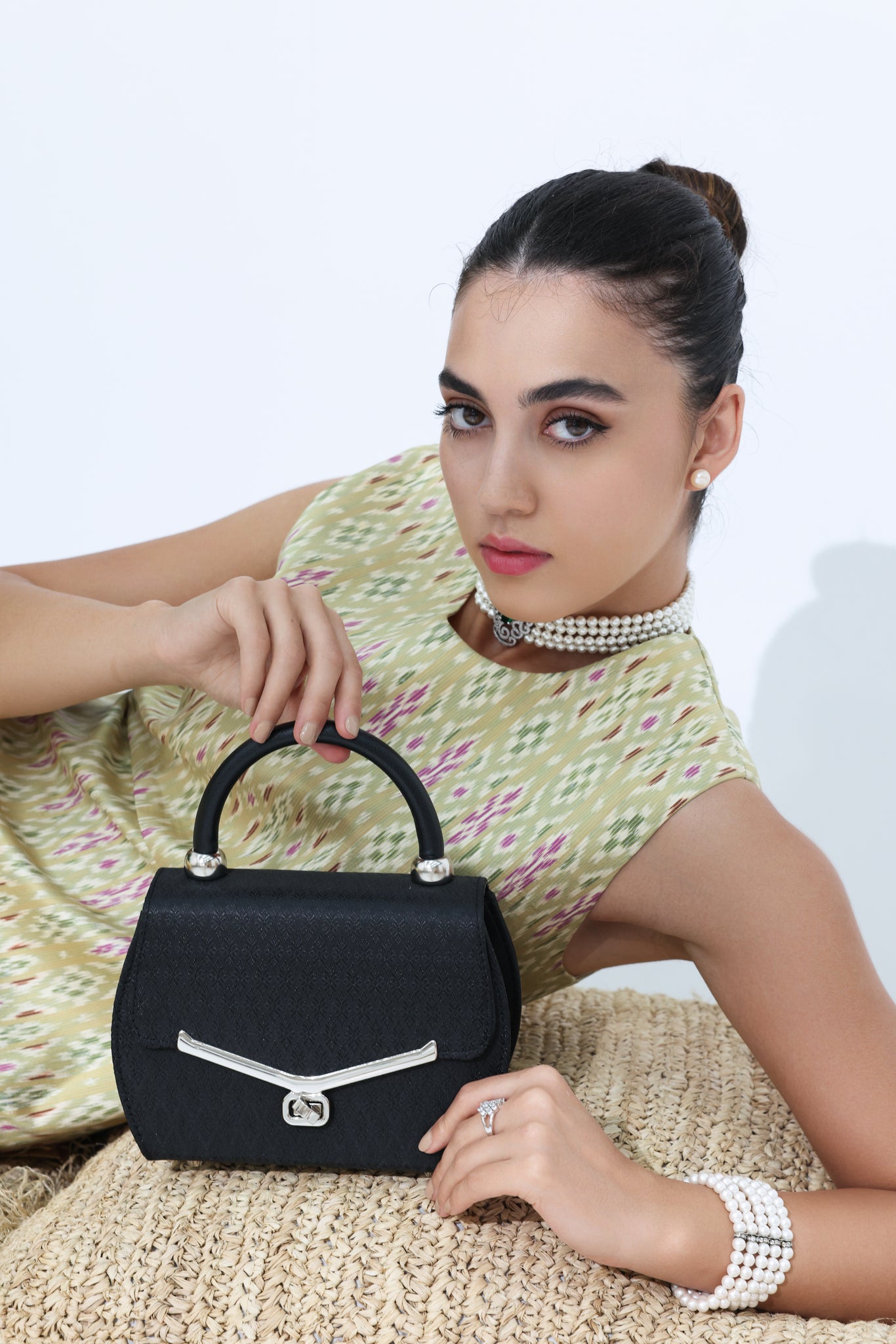 Loy Krathong Wristlet Bag (Black)