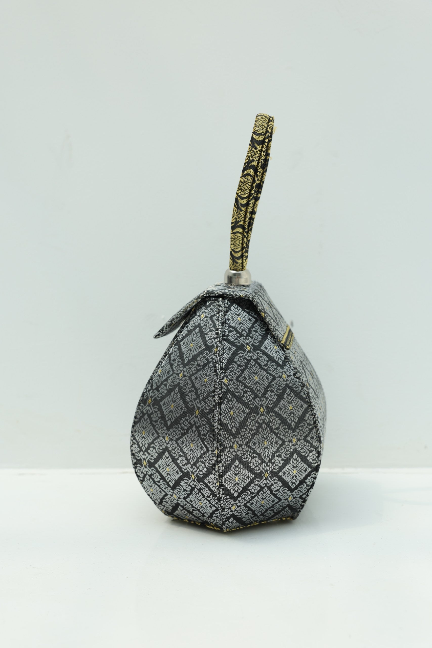 Chada Bucket Bag (Silver)