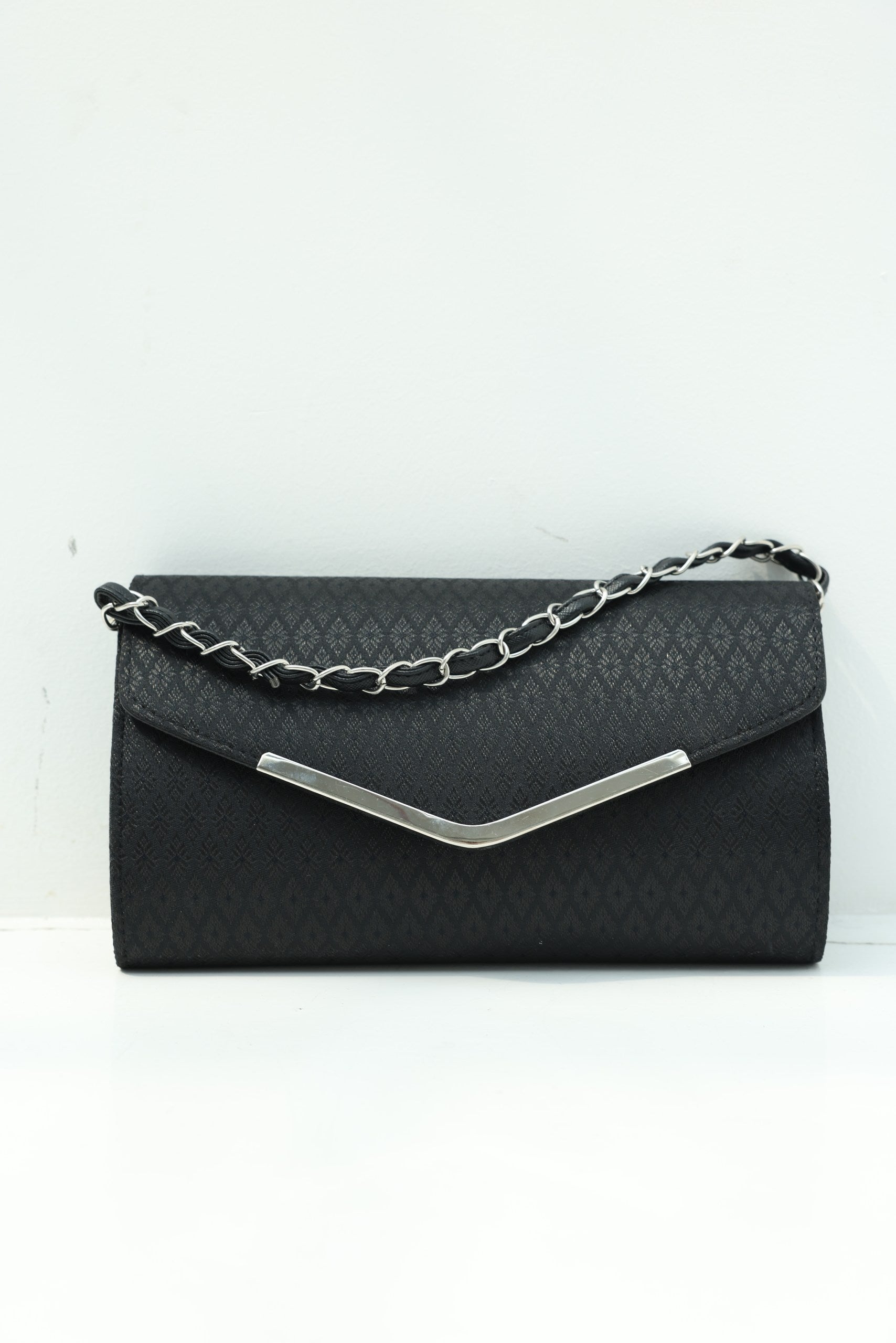 Mai Pouch Clutch (black)