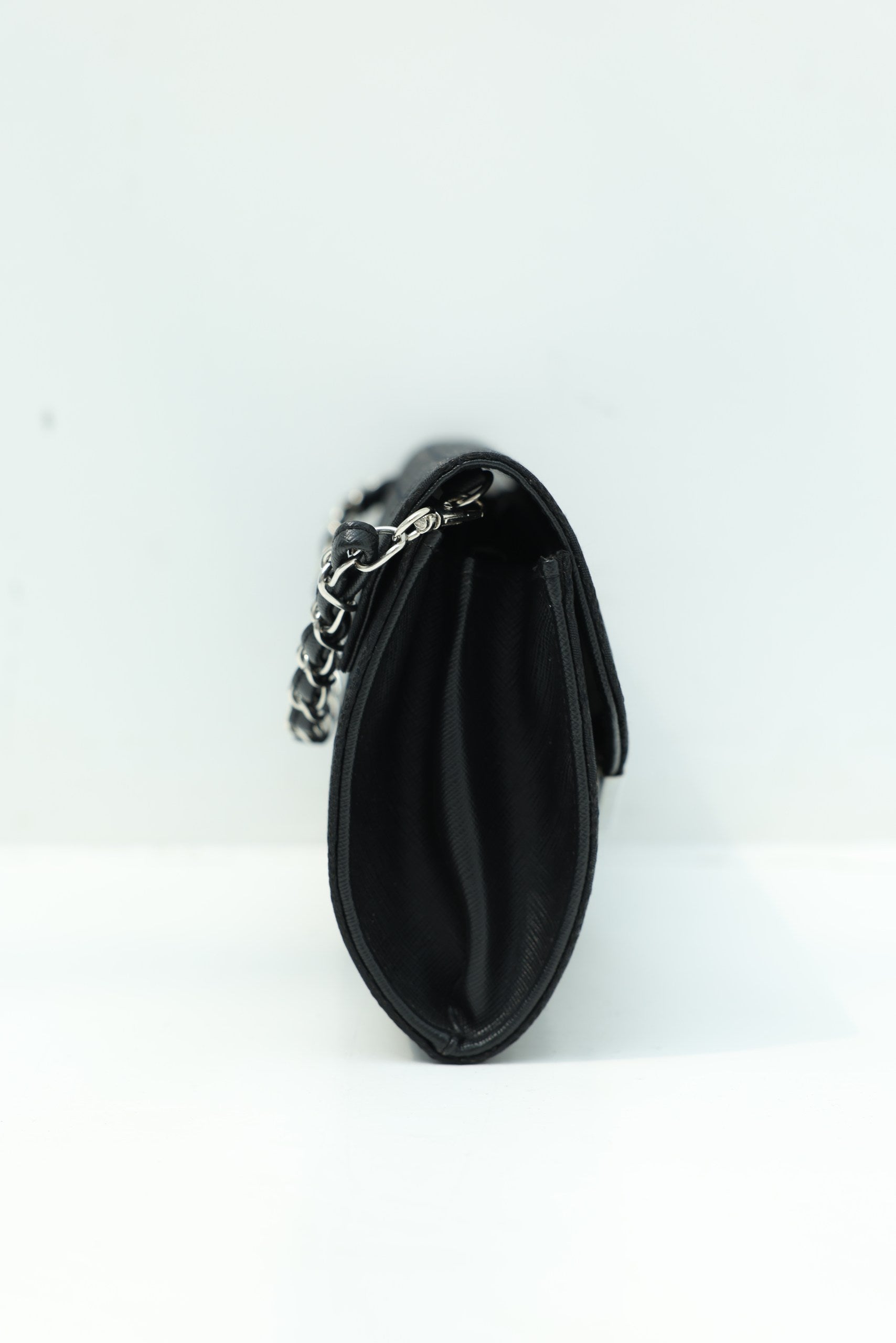 Mai Pouch Clutch (black)