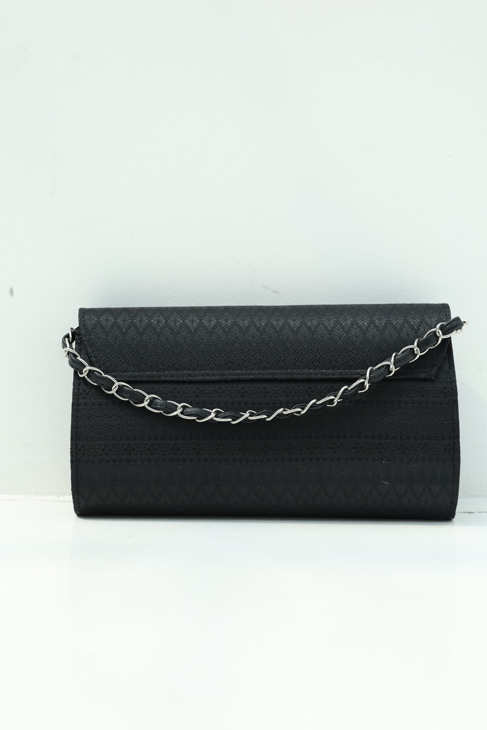 Mai Pouch Clutch (black)
