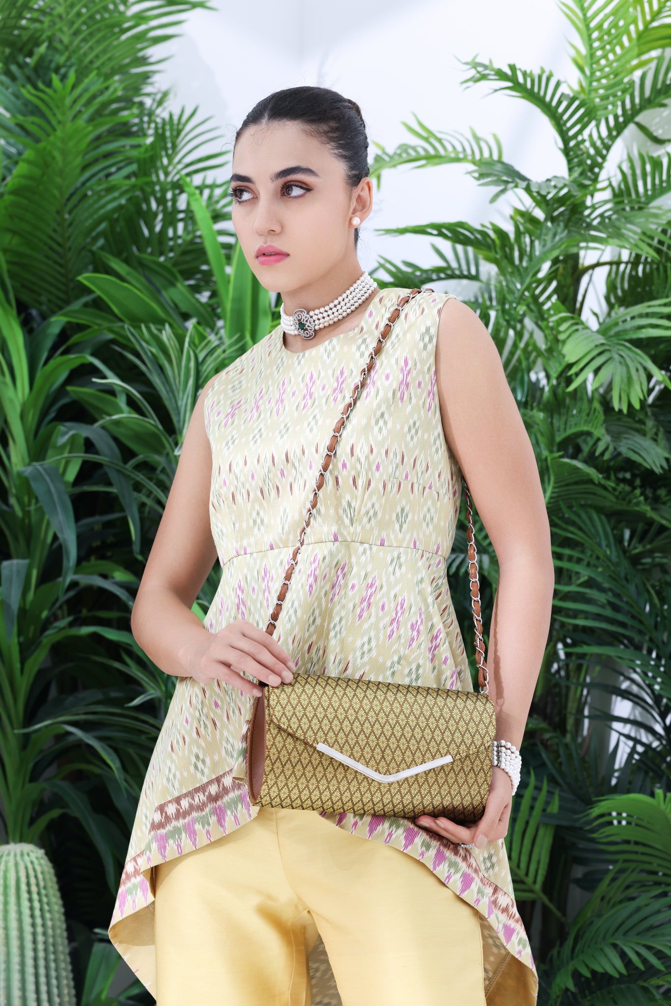 Mai Pouch Clutch (Gold)