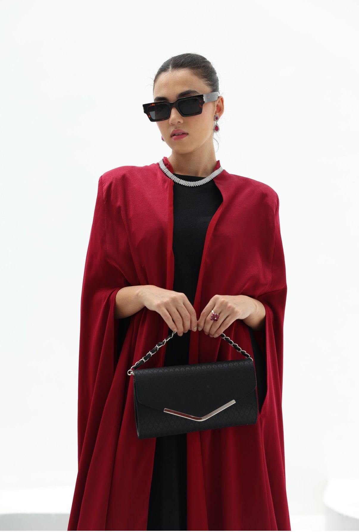 Mai Pouch Clutch (Black) - Handcrafted Authentic Thai Silk Crossbody Bag حقيبة كلتش "ไหม" سوداء - حرير ثايلندي أصلي متعدد الاستخدامات